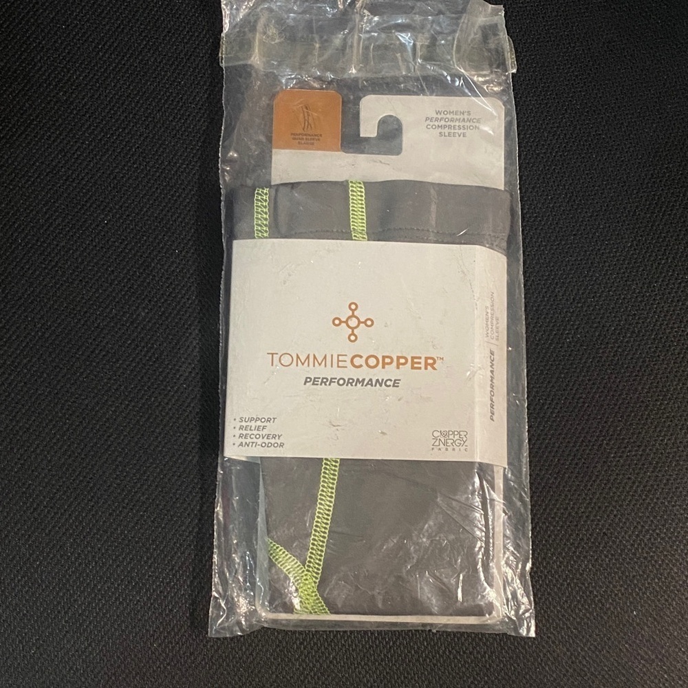 Tommie Copper Women’s Quad Performance Compression Sleeve Size XL